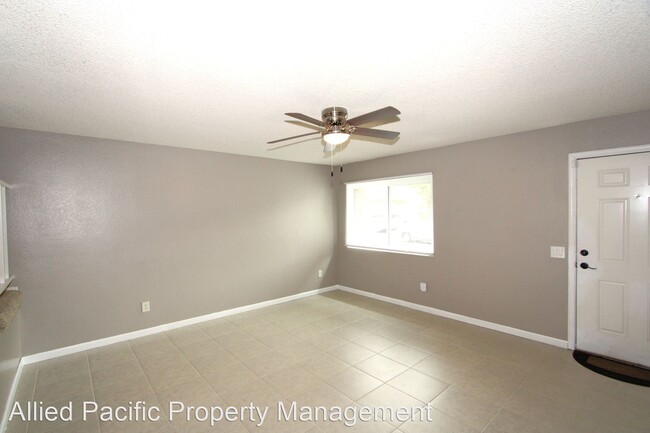 Foto del edificio - 2 br, 1.5 bath House - 12420 Mount Vernon ...