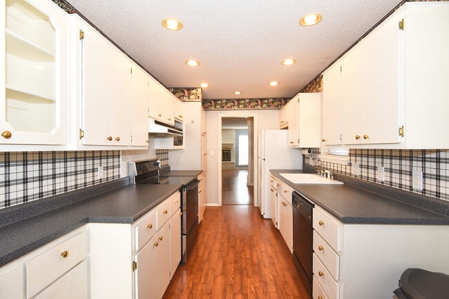 Building Photo - 1023 E Thompson Ave