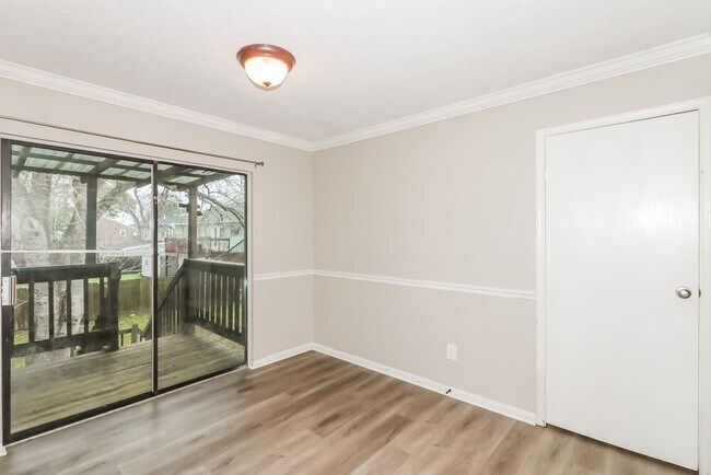 Foto del edificio - 1406 Mayweather Ln