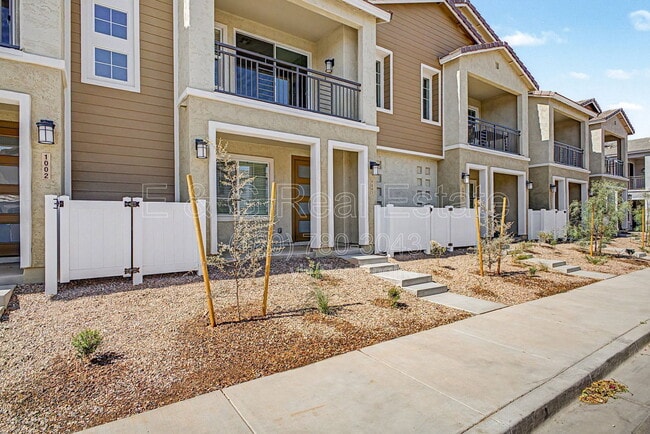 Building Photo - 8149 E Petunia Ave