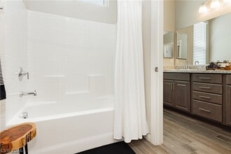Building Photo - 5757 Ireland Ridge Ct