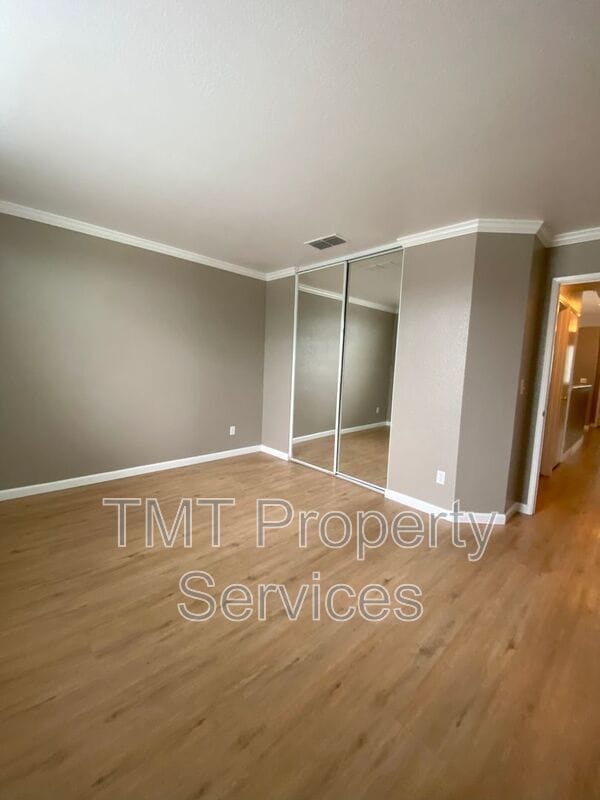 Foto del edificio - 8966 Forked Creek Way