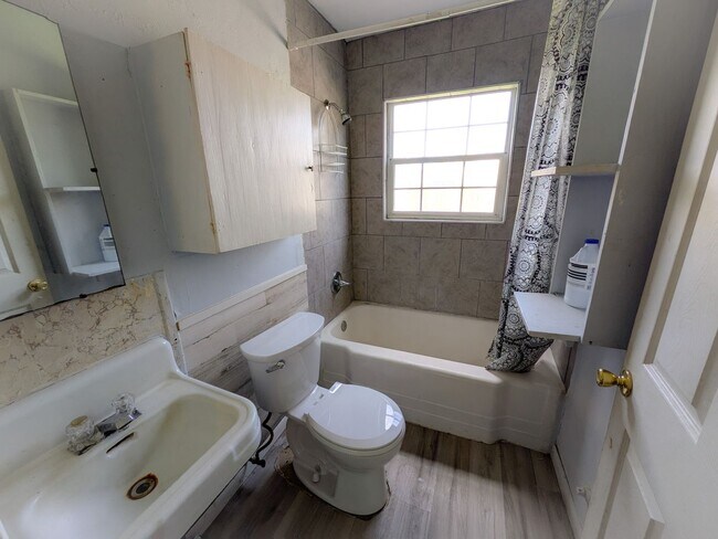 Foto del edificio - 2430 Primrose St