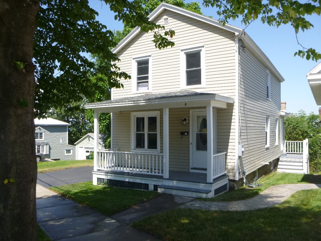 Primary Photo - 5 Montcalm St