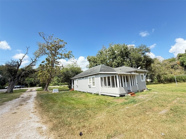 Building Photo - 17119 TX-35