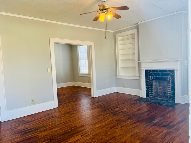 Sala (entrada al comedor) - 2602 Plum St