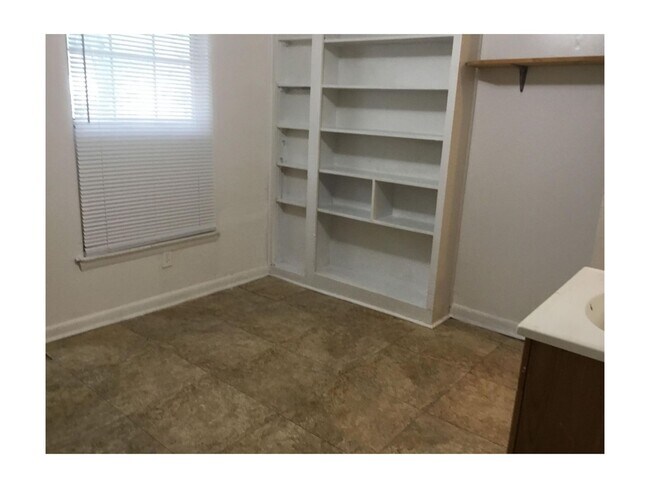 Foto del edificio - 1016 Greens Lake Rd