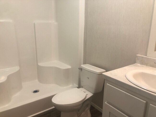Foto del edificio - BRAND NEW-3 Bedroom / 2 Bath-LUXURY MOBILE...