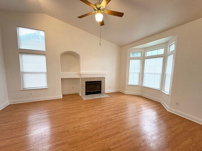 Foto del edificio - 2 WEEKS FREE RENT December Special Beautiful home in Turlock