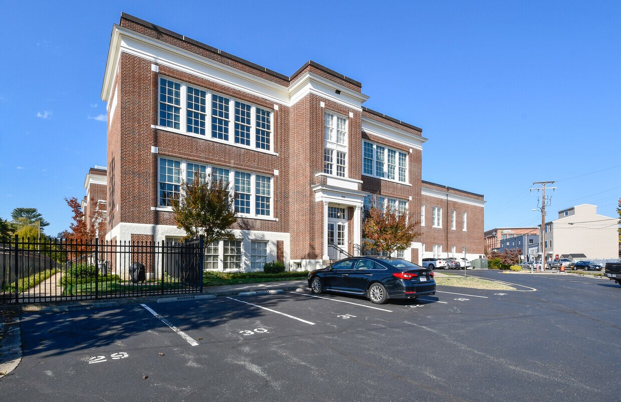 Historic Building - 900 Barton St
