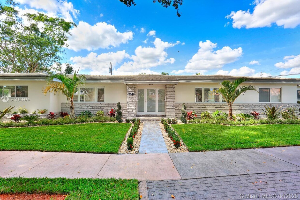 Primary Photo - 5300 Orduna Dr