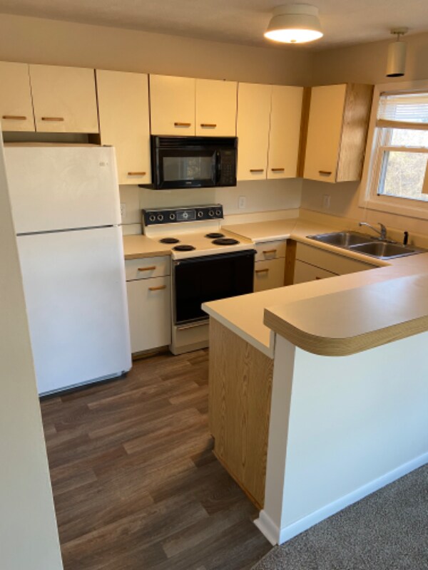 Building Photo - 6780 Willowbrook Dr