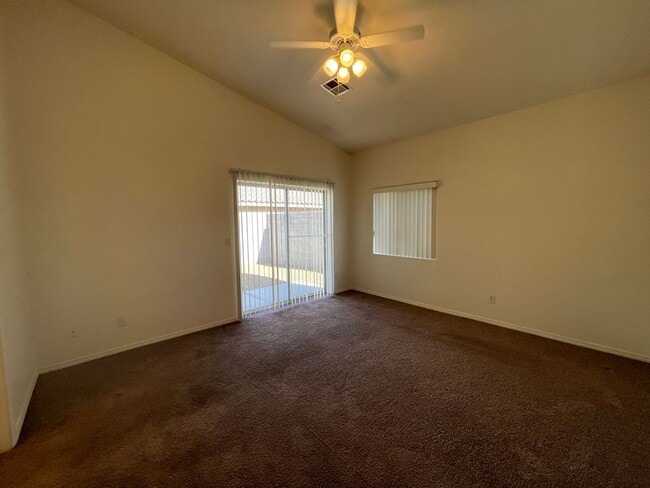 Foto del edificio - 4306 Cottontail Ln