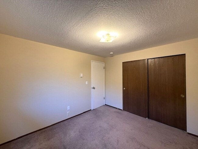 Building Photo - Budget Friendly in Lake Stevens - Move-in Ready!
