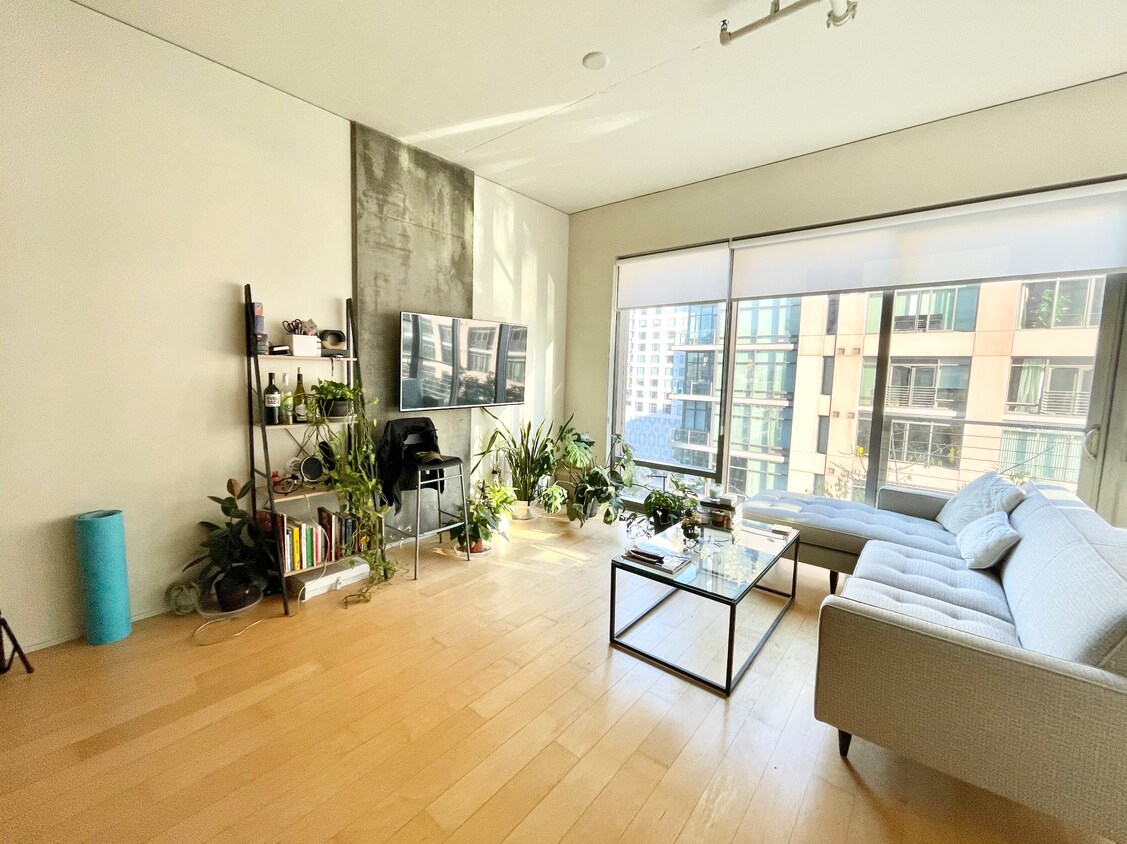 Foto principal - 1100 S Hope St