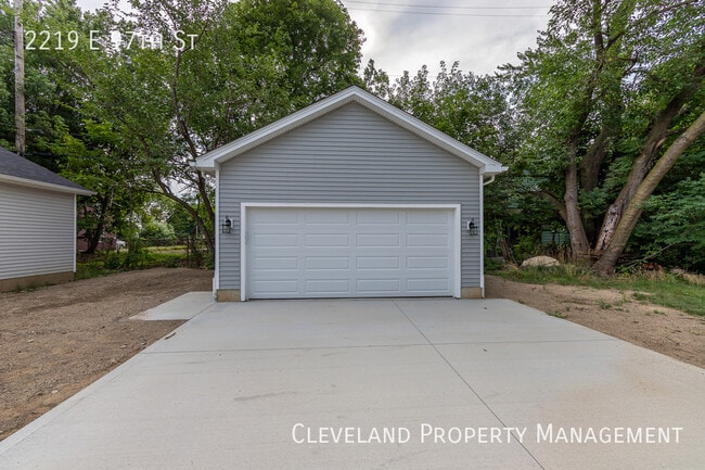 Building Photo - Beautiful 3 Bedroom Home