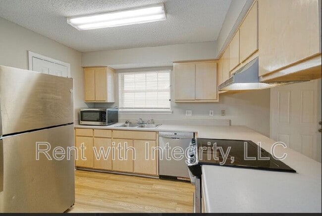 Building Photo - 3385 Tansey Ct