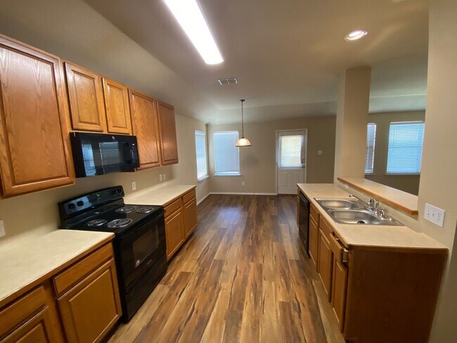 Building Photo - Great House in Quiet Neighborhood