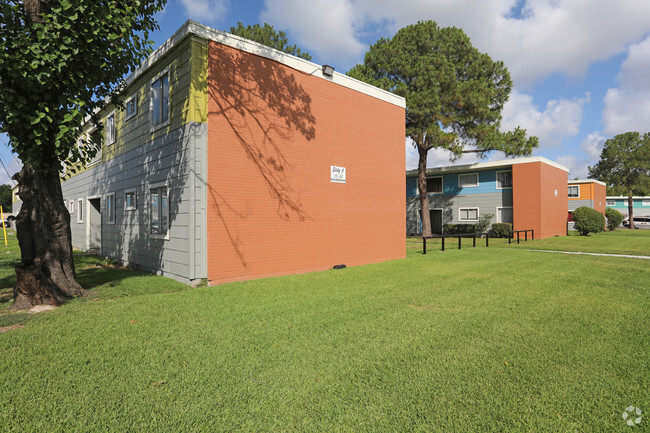 Foto del edificio - Redwood Garden Apartments