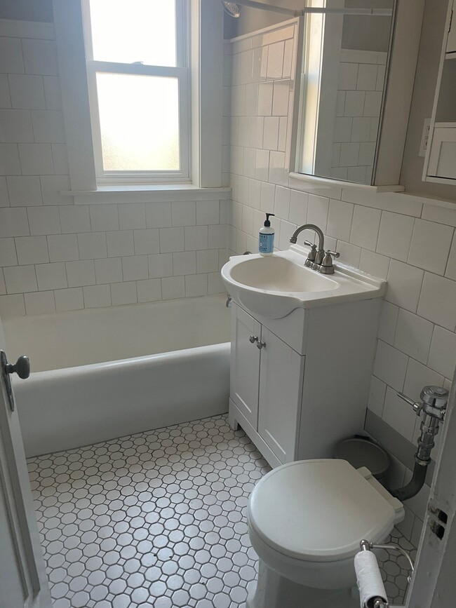 Foto del edificio - 7551 Byron Pl