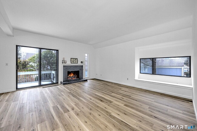 Building Photo - 454 Heritage Vlg