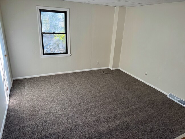 Building Photo - 530 Simon Ave W