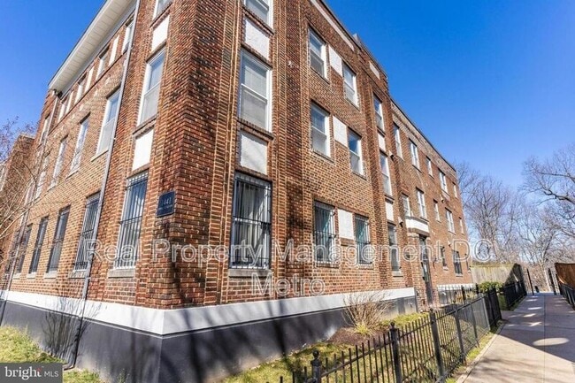 Building Photo - 1441 Spring Rd NW
