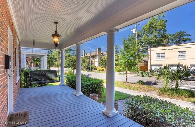 Building Photo - 3 Bed 3 Bath Historic Home