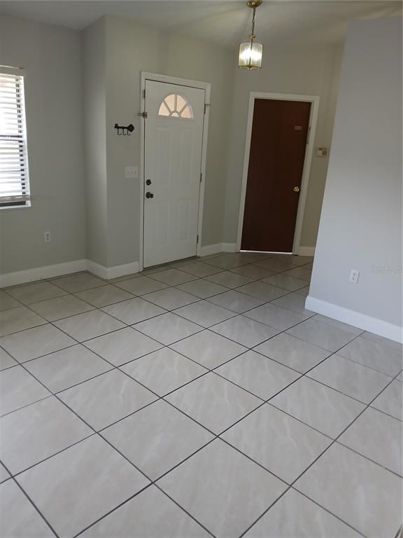 Building Photo - 8027 Buttonball Ln