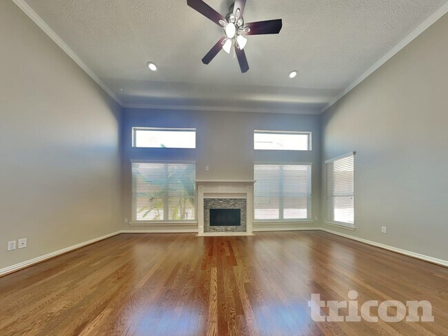 Foto del edificio - 6855 Tournament Dr