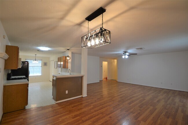 Building Photo - 5126 Riverwood Dr