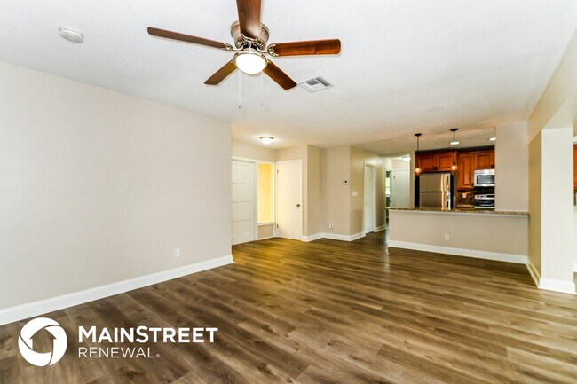 Building Photo - 907 East 3rd Street