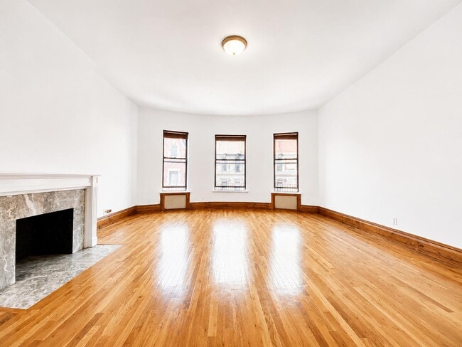 Building Photo - 302 W 107th St