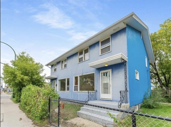 Building Photo - 480 Osborne St