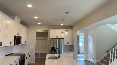 Building Photo - Room in Single Family Home on Gunderson Ln