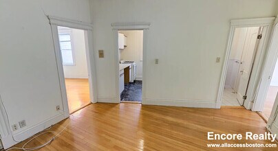 Building Photo - 106 Queensberry St