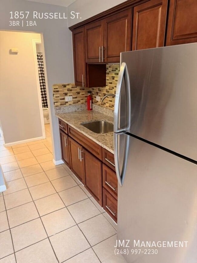 Building Photo - 1857 Russell Ave