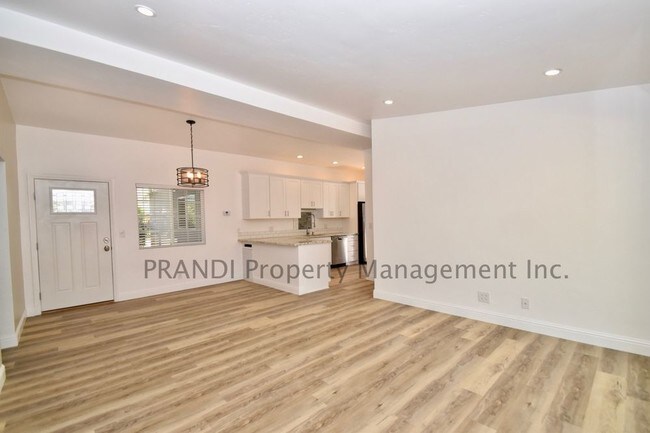 Building Photo - 1600 Vendola Dr