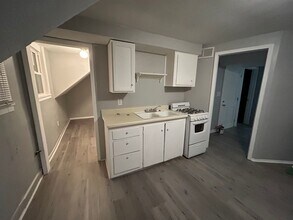 Building Photo - 323 4th Ave NE