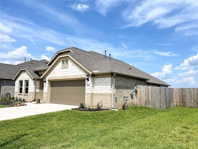 Building Photo - 2243 Rustboro Dr