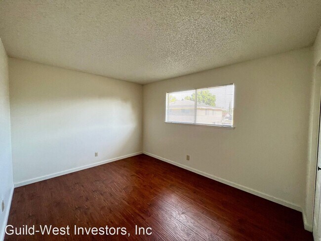 Building Photo - 2 br, 1 bath House - 6553 Greenback #4