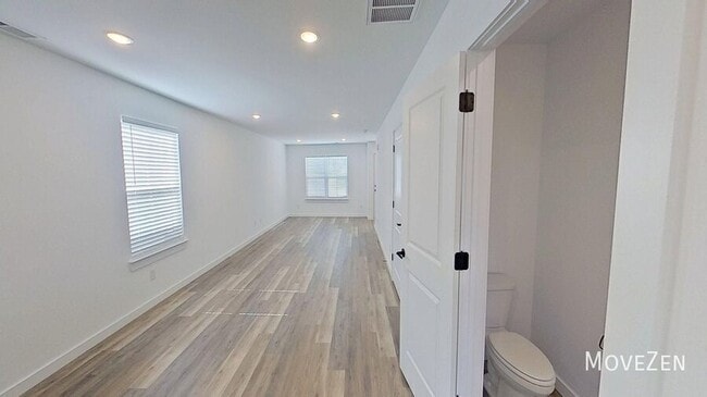 Foto del edificio - 275 Vanderbilt Rd