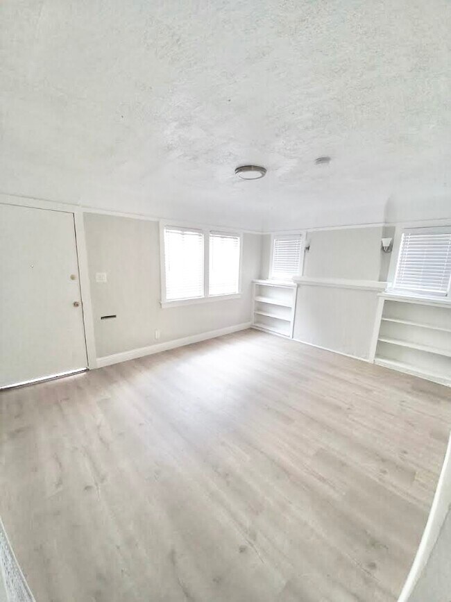 Building Photo - 8830 Bandera St