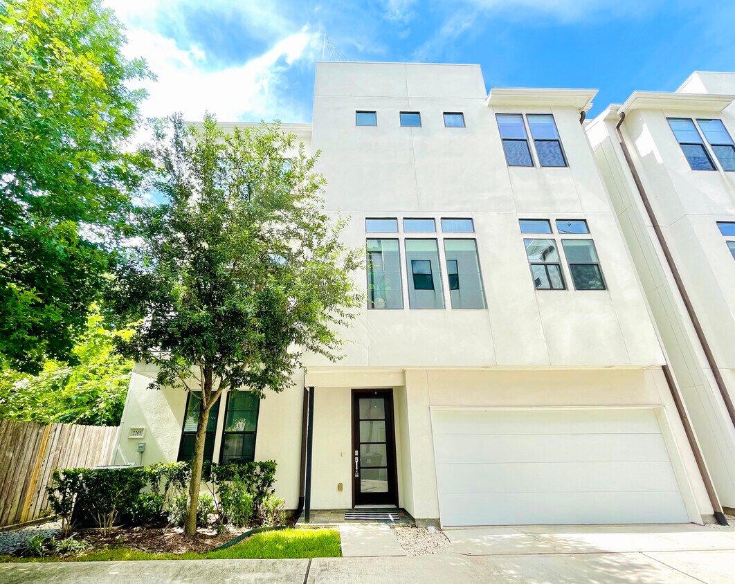 Foto principal - 2203 Colorado St