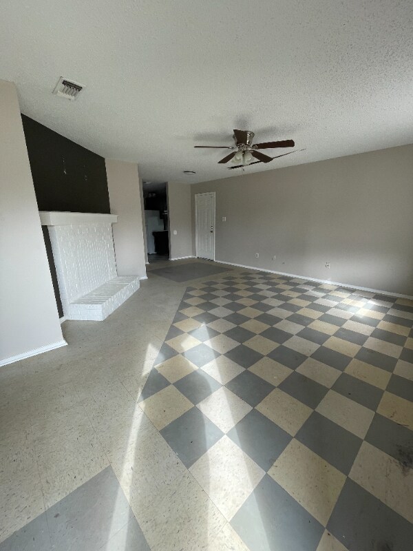 Foto del edificio - 127 Willow Brook Dr