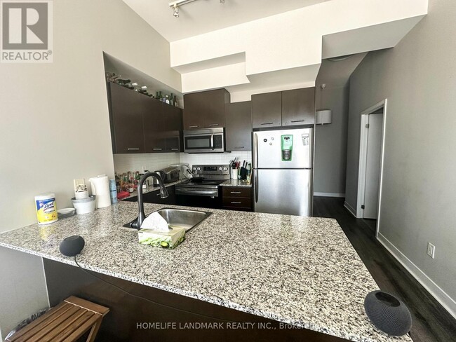 Building Photo - 360-360 Square One Dr