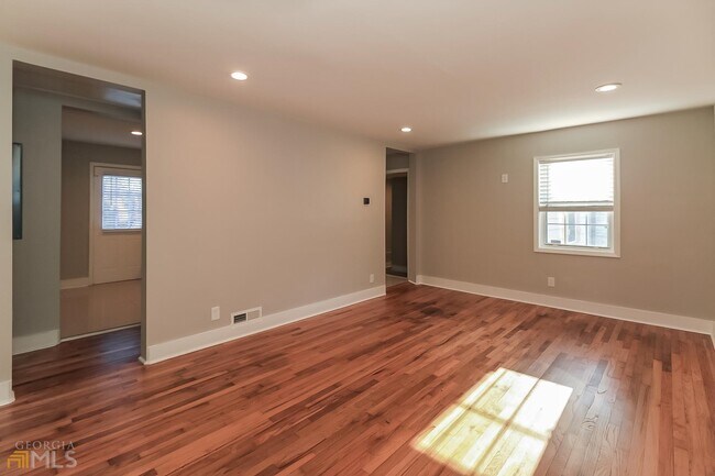 Foto del edificio - 2450 Judson Ave