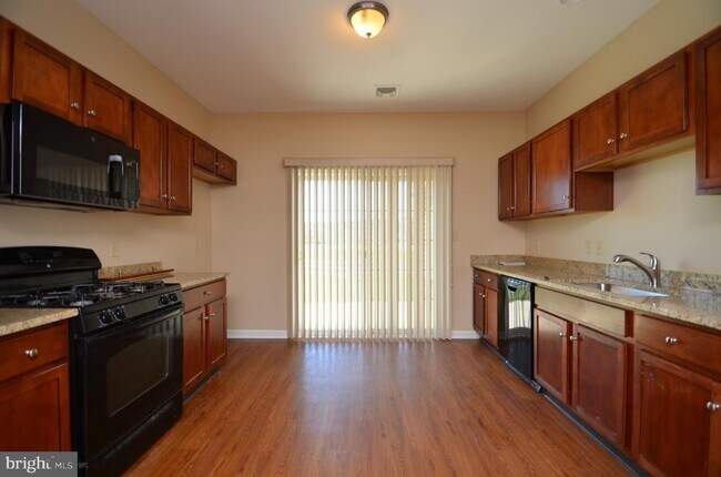 Building Photo - 213 Huntington Ln