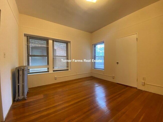Foto del edificio - 1382A Beacon St