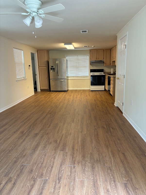 Foto del edificio - 90 Independence Dr